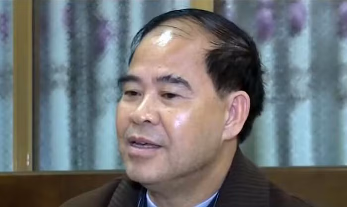Dinh Bang My, Hieu truong lam dung tinh duc nam sinh duoc tai ngoai