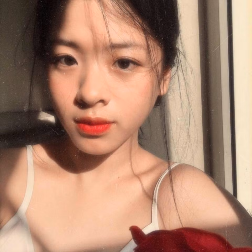 Cô bạn được khen có nhiều nét giống mẹ.