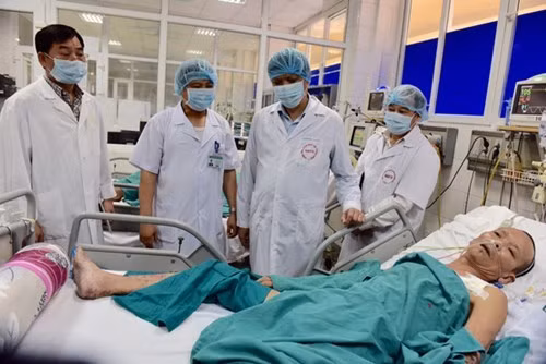 7. Người Hàn Quốc tử vong ở Thanh Hóa âm tính với MERS-CoV Ngày 12/6, Bộ Y tế cho biết, kết quả mẫu bệnh phẩm của bệnh nhân Park Soon Hum (64 tuổi, người Hàn Quốc, chuyên gia của Công ty ChoSuk tại Nghi Sơn, Thanh Hóa) đã tử vong vào 23h30 ngày 10/6 cho thấy: âm tính với MERS-CoV