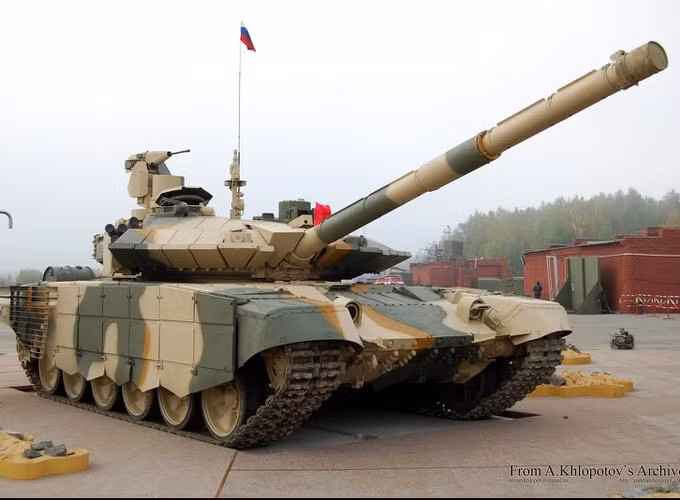 Tầm bắn tối đa của đạn xuyên giáp 4.000m và đạn nổ mạnh - lên tới 9.600m.