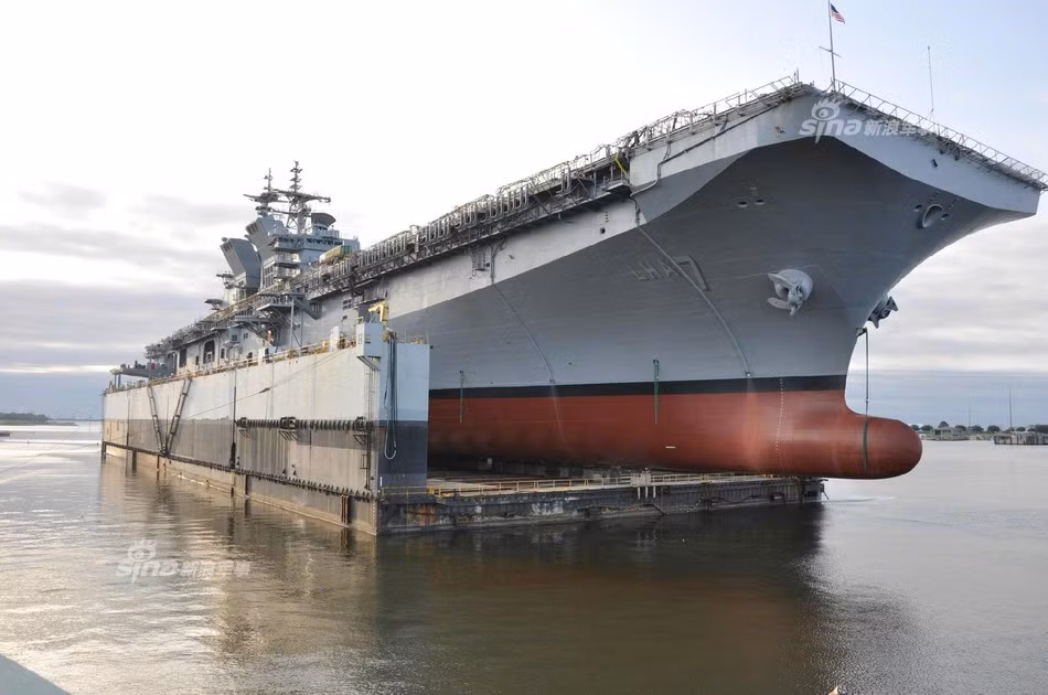 USS Tripoli là tàu tấn công đổ bộ thứ hai của Mỹ được chế tạo cho lực lượng hải quân nước này. Việc lắp ráp con tàu này bắt đầu vào tháng 7/2013. USS Tripoli đã được đặt tên vào ngày 16/9/2017.