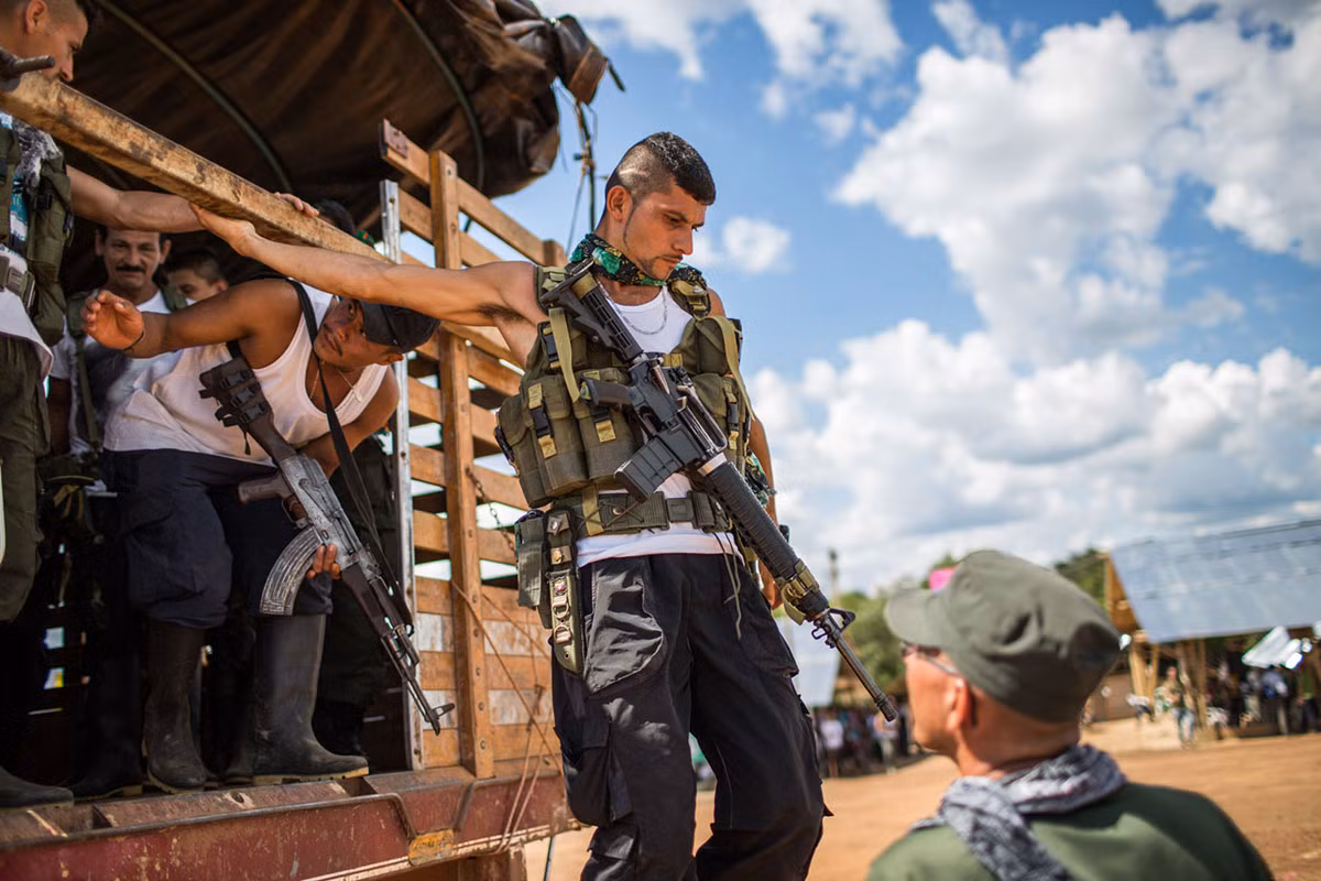 Thành viên FARC ở các lán trại gần kề cũng tới địa điểm tổ chức ở El Diamente, phía nam đồng bằng Yari. Ảnh AJ