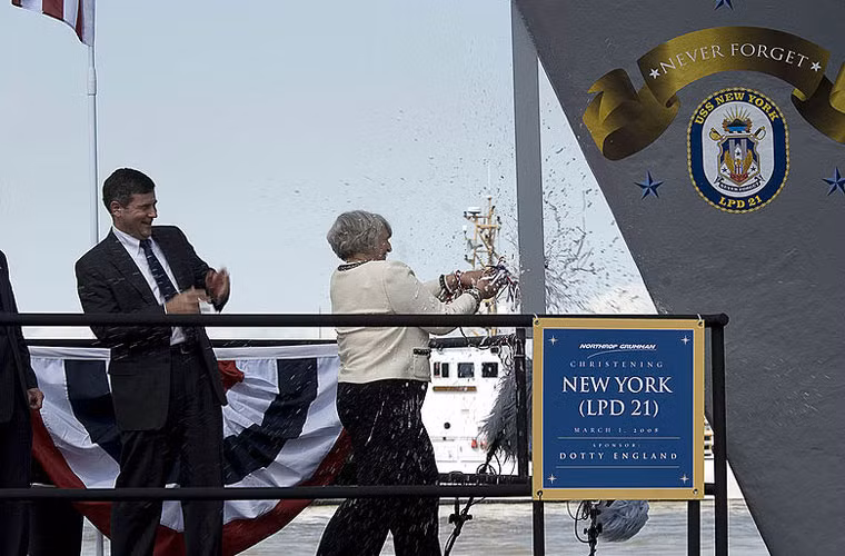 USS New York được khởi đóng ngày 10/9/2004 tại nhà máy đóng tàu Northrop Grumman, hạ thủy ngày 19/12/2007 và được đặt tên thánh ngày 1/3/2008.