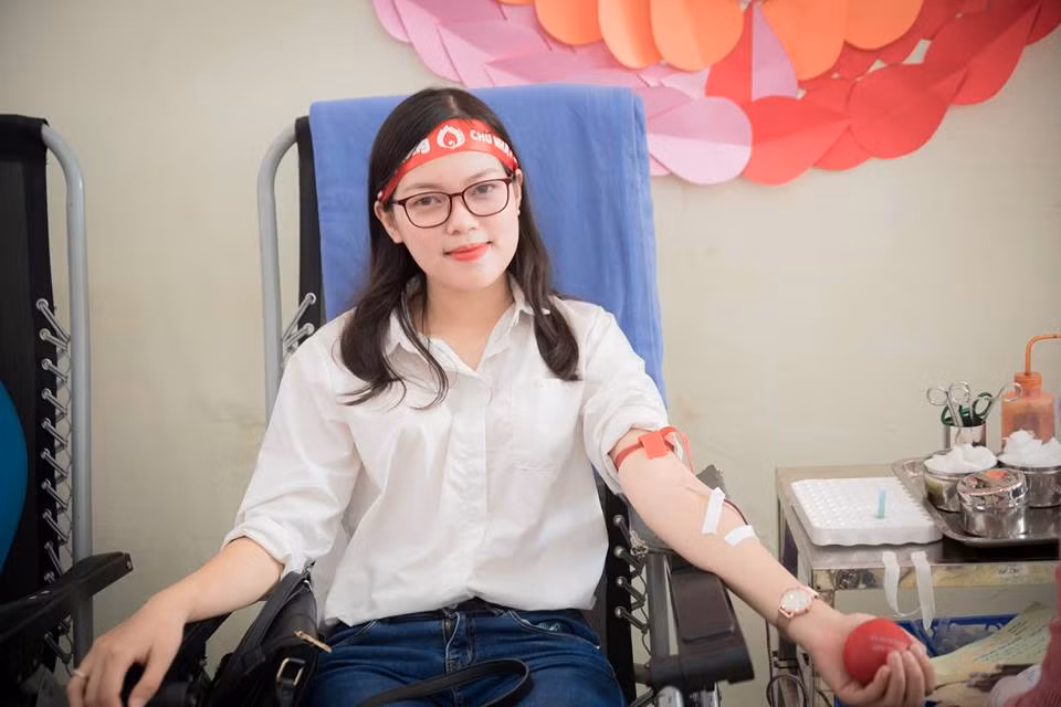 “Chủ nhật đỏ” dự kiến sẽ tiếp nhận hàng chục nghìn đơn vị máu - Hình 2 “Chu nhat do” du kien se tiep nhan hang chuc nghin don vi mau-Hinh-2