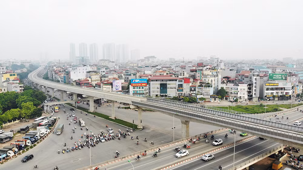 Dự án đường sắt đô thị Nhổn-ga Hà Nội dài 12,5km, gồm 8,5km trên cao và 4km đi ngầm đi qua quận Bắc Từ Liêm, Nam Từ Liêm, Cầu Giấy, Ba Đình, Đống Đa, Hoàn Kiếm. (Ảnh: Người Đồng Hành).