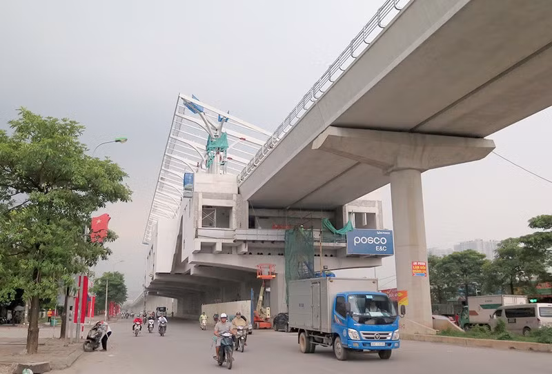 Tổng mức đầu tư dự án đường sắt đô thị Nhổn-ga Hà Nội là 1,17 tỷ Euro (khoảng 30.197 tỷ đồng). Hà Nội cũng điều chỉnh cơ cấu nguồn vốn dự án từ nguồn vốn vay ODA của Cơ quan phát triển Pháp (AFD) từ 178,7 triệu Euro (khoảng 4.610 tỷ đồng) xuống còn 158,7 triệu Euro (khoảng 4.094 tỷ đồng) và vốn vay Chính phủ Cộng hòa Pháp từ 335,4 triệu Euro (khoảng 8.653 tỷ đồng) lên 355,1 triệu Euro (khoảng 9.161 tỷ đồng). (Ảnh: VOV).