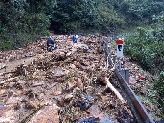 Do mưa lớn kéo dài nhiều giờ đồng hồ đã khiến nhiều địa bàn ở tỉnh Lào Cai xảy ra tình trạng ngập úng.