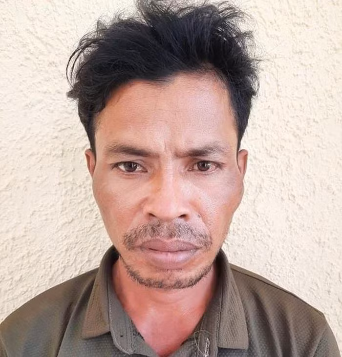 Tin nóng 12/7: Cô gái chết trong tình trạng lõa thể bên bờ suối - Hình 2 Tin nong 12/7: Co gai chet trong tinh trang loa the ben bo suoi-Hinh-2