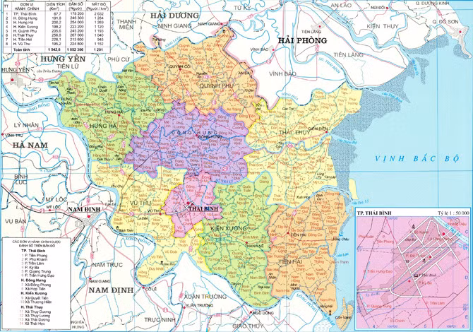 Tổng diện tích đất tự nhiên của tỉnh Thái Bình là 1.570,5 km2. Tỉnh Thái Bình có 8 đơn vị hành chính cấp huyện trực thuộc, bao gồm 1 thành phố và 7 huyện với 260 đơn vị hành chính cấp xã, bao gồm 10 phường, 9 thị trấn và 241 xã.