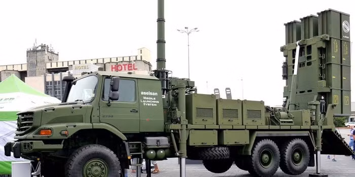Tại Diyarbakir và Eskisehir, có hai trung tâm điều hành phối hợp hành động của các lực lượng và phương tiện phòng không Thổ Nhĩ Kỳ. Chúng được tích hợp vào hệ thống chỉ huy và kiểm soát tự động duy nhất cho không quân và phòng không của NATO ở châu Âu.