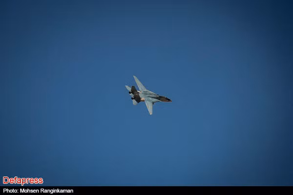Chiến đấu cơ hạng nặng F-14A Tomcat hiện là mẫu máy bay có năng lực tác chiến mạnh nhất của Iran. Đây vốn là một trong số gần 100 chiếc F-14A được Mỹ bán cho Iran trước năm 1979.