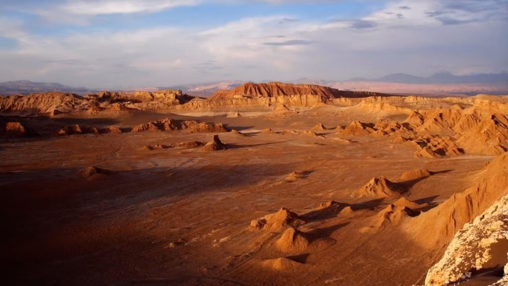 Một số sa mạc không bao giờ có mưa. Ví dụ như sa mạc Atacama ở Chile, nơi đây chưa bao giờ được ghi nhận là có mưa và đây cũng được coi là nơi khô nhất trên Trái đất.