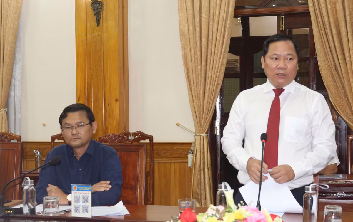 Tại Đại hội đại biểu toàn quốc lần thứ XIII của Đảng, ông được bầu là Ủy viên dự khuyết Trung ương Đảng. 