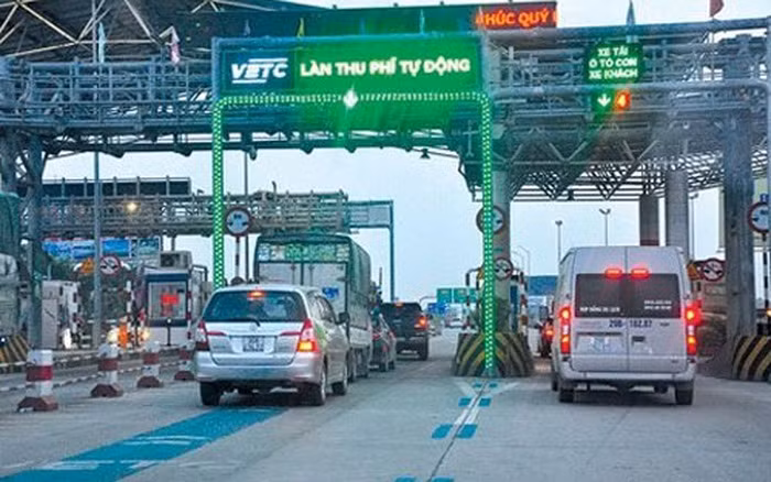 Cụ thể, các trường hợp không dán thẻ ETC mà cố tình đi vào cao tốc, người điều khiển ô tô sẽ bị phạt từ 2 - 3 triệu đồng, đồng thời bị tước quyền sử dụng giấy phép lái xe từ 1 - 3 tháng. Trước đó, tuyến cao tốc Hà Nội - Hải Phòng đã tổ chức thu phí toàn bộ theo hình thức tự động không dừng từ ngày 1/6/2022. (Ảnh minh họa)