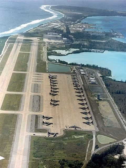 Căn cứ duy nhất của quân đội Mỹ tại Ấn Độ Dương nằm ở Diego Garcia thuộc quần đảo Chagos. Căn cứ này nằm ở trung tâm Ấn Độ Dương, có thể hỗ trợ Trung Đông và vịnh Ba Tư, giám sát và kiểm soát khu vực biển Ấn Độ Dương, căn cứ này chiếm 27 km vuông, với 1500 binh sĩ.
