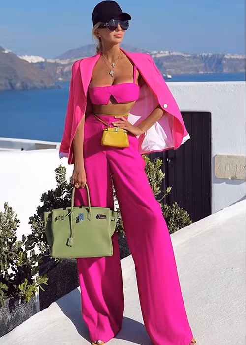 Dasha Belize là người mẫu đến từ Nga, sinh năm 1988.