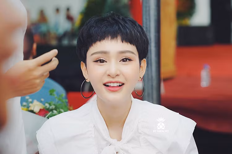 Theo Zing, quản lý của Hiền Hồ từ chối đưa ra lời bình luận cụ thể về tin đồn tình ái giữa Hiền Hồ và chồng cũ của DJ Tít.