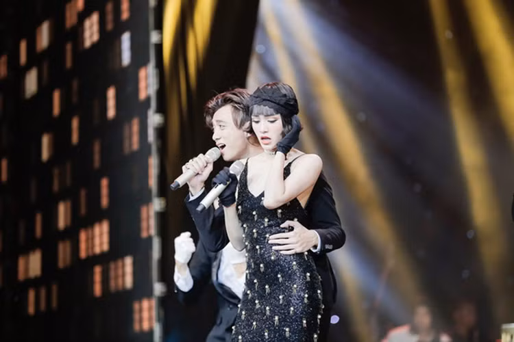 Mối tình duy nhất Hiền Hồ công khai là cuộc tình với Soobin Hoàng Sơn. Cả hai thừa nhận hẹn hò sau khi bị bắt gặp đi xem phim đêm. Ảnh: VTV