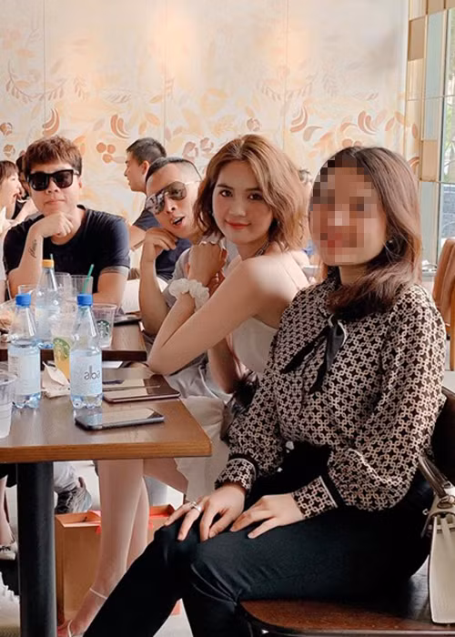 Chia sẻ trên Khám phá, Tony Đinh cho hay, từ khi gặp gỡ và cộng tác với ông bầu Vũ Khắc Tiệp, sự nghiệp của anh lên như diều gặp gió.