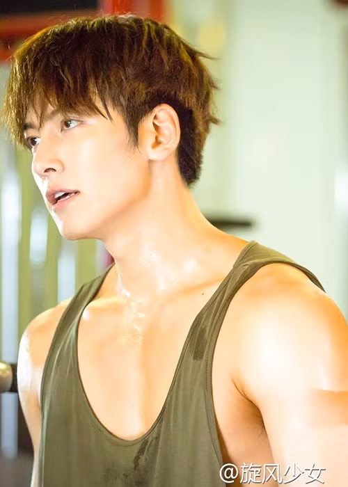 Body tac tuong, guong mat khong goc chet cua Ji Chang Wook