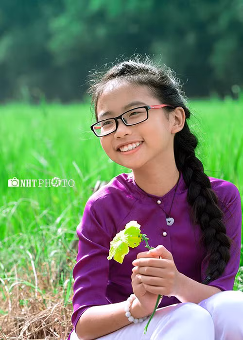 Sau khi rời gameshow, Phương Mỹ Chi vừa đi học vừa đi hát.