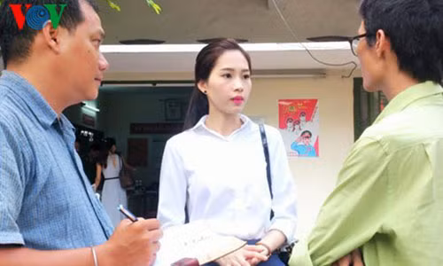 Lam Khanh Chi bi gia danh lua dao: Ung xu sao khi tai bay va gio?-Hinh-3