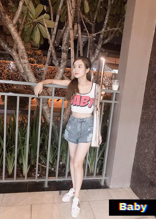 Vợ chồng Hoài Lâm đến nay vẫn chưa chịu tiết lộ thông tin và ảnh cận mặt của hai cô con gái.