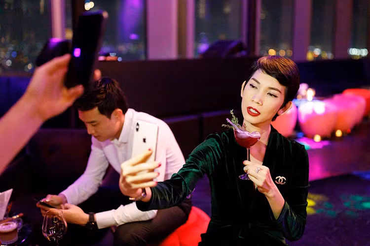 Quốc Trường cũng bác bỏ tin đồn hẹn hò bí mật Xuân Lan. Theo nam diễn viên, cả hai chỉ là chị em.