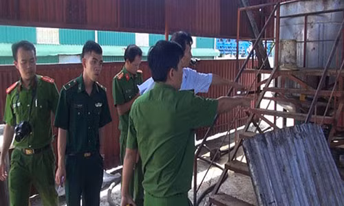 Bat hai giam doc doanh nghiep lien quan vu ban dau DO gia