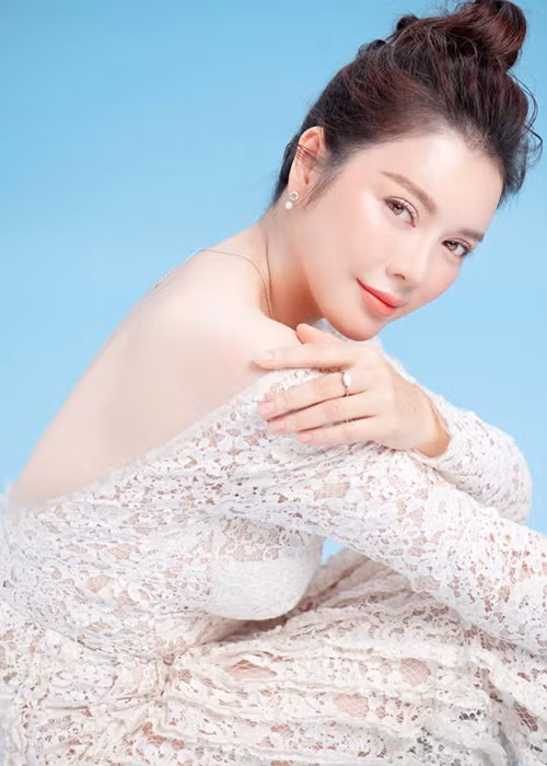 Ở tuổi 37 và dù đang hạnh phúc bên bạn trai song Lý Nhã Kỳ vẫn chưa lên xe hoa.