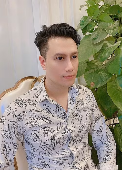 Nam diễn viên phim "Người phán xử" phẫu thuật thẩm mỹ gương mặt. Nhiều người chê Việt Anh đánh mất vẻ nam tính sau ca dao kéo.