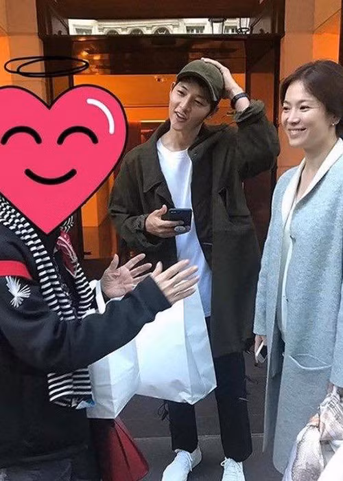 Khi còn sánh đôi cùng Song Joong Ki, Song Hye Kyo cũng không ít lần bị chê già dặn hơn chồng kém 3 tuổi.