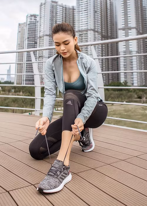 Trước tin đồn dao kéo vòng một, Mâu Thủy chia sẻ trên Zing: "Tôi không quá quan tâm tới những lời bàn tán. Mọi người nghĩ tôi có làm ngực cũng được, không làm cũng chẳng sao. Tôi thích để người ta suy đoán như thế".