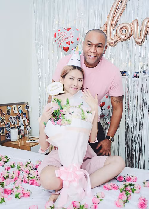 Thùy Dương không ít lần khoe được bạn trai ngoại quốc chiều chuộng.