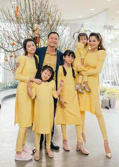Tổ ấm hạnh phúc của nữ siêu mẫu bên chồng và các con được nhiều người ngưỡng mộ.