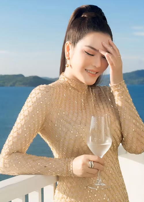 Lý Nhã Kỳ bày tỏ rằng cô cảm thấy bị xúc phạm trước những gì nhà sư Thích Thanh Toàn làm. Theo nữ diễn viên, xã hội cần xử lý nghiêm minh những hành vi mạo danh tên tuổi. Thực tế, đây không phải là lần đầu tiên Lý Nhã Kỳ phản ứng mạnh trước tin đồn.