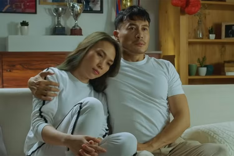Trương Thanh Long có sự kết hợp đầy ăn ý với Mỹ Tâm trong MV " Anh đợi em được không" của nữ ca sĩ dù đây là lần đầu tiên cả hai hợp tác.