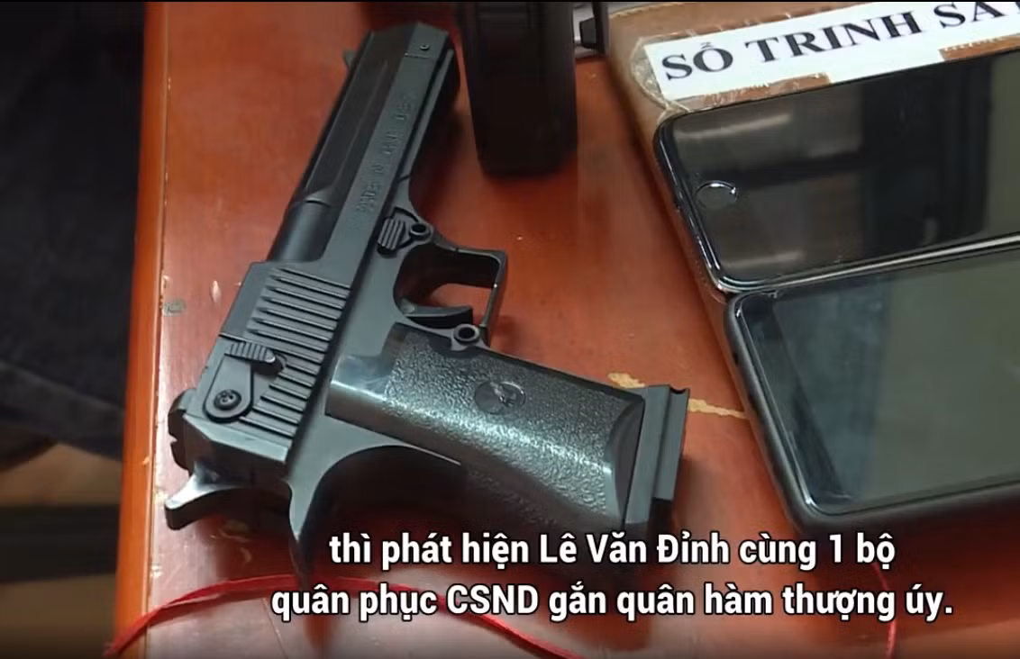 Công an xác định, Đỉnh cũng là nghi phạm đang bị Công an tỉnh Lạng Sơn truy tìm về hành vi Lừa đảo chiếm đoạt tài sản.
