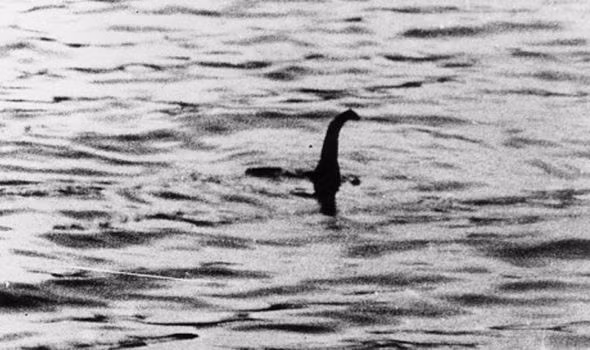 Trước đây, những hình ảnh được cho là ảnh của Nessie (tên của con quái vật) đã được nhiều người chụp lại. Tất cả các trường hợp đều đã được chứng minh là bị làm giả hoặc người chụp nhìn nhầm. Sự việc gây tranh cãi lớn nhất phải kể đến bức ảnh đen trắng được chụp bởi bác sĩ Kenneth Wilson vào năm 1934. Suốt một thời gian dài, bức ảnh này được xem như bằng chứng xác thực nhất cho sự tồn tại của con quái vật. Tuy nhiên, năm 1975, người ta đã xác minh bức ảnh là giả và được dàn dựng từ một món đồ chơi, do sóng nước trên mặt hồ không đủ lớn để khớp với tầm vóc của con vật. Bức ảnh đen trắng chụp năm 1934 này từng là ‘bằng chứng thép’ cho sự tồn tại của quái vật