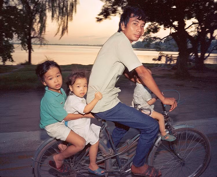 Xe đạp là phương tiện di chuyển tiện lợi của người Hà Nội năm 1987.