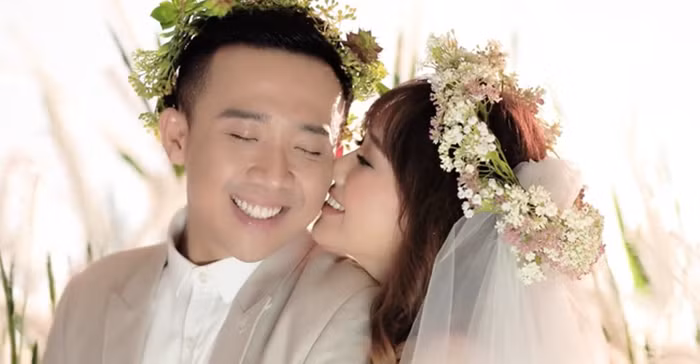 Trải qua 6 tháng yêu nhau, dường như đoạn đường tình khá ngắn nhưng cặp đôi Trấn Thành - Hari Won đã có một kết thúc viên mãn với đám cưới cổ tích. Đặc biệt, trong suốt chặng đường yêu của mình, Trấn Thành luôn dành cho nửa kia những món quà bất ngờ thú vị. Ảnh: Newsjs.