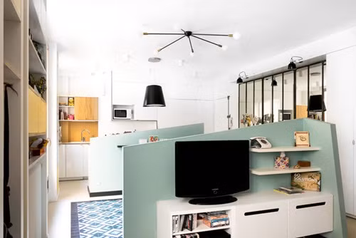 Dưới đây là ngôi nhà chỉ có diện tích 50m2 nhưng nó được kiến trúc sư kiến tạo ra những vách ngăn thần kỳ phân chia các khu vực bếp, phòng khách, phòng ngủ...