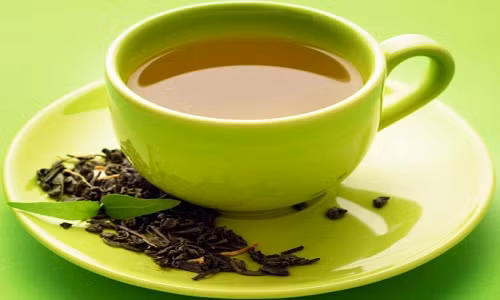 Cải thiện hệ thống miễn dịch. Cách hãm lá bạch đàn làm trà để uống giúp cơ thể khỏi sự tấn công từ vi khuẩn như E. coli hay các loại nấm men gây nhiễm trùng. Nếu hệ thống miễn dịch của bạn đang có nguy cơ yếu đi bởi hậu quả của các chấn thương hay mệt mỏi thì trà bạch đàn có thể đóng vai trò như một chất kích thích tự nhiên cho bạn.