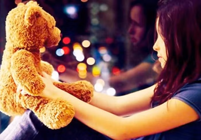 Cô nàng nội tâm. Đây là mẫu phụ nữ dễ gây chú ý nhưng lại khó kết giao bởi họ luôn có vẻ mặt lạnh lùng, ít cảm xúc. Thế nhưng, một khi họ có tình cảm thì sẽ thổ lộ không ngừng bởi sự dồn nén lâu ngày khi bộc phát sẽ rất mạnh. Ảnh: Tinybook.