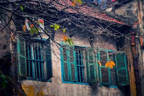 Mùa đông của những ai đã gắn bó cùng Hà thành cổ kính chẳng thể giống với một hồn Huế mộng mơ, lại càng khác xa nơi Sài Gòn nóng ấm, ồn ào, nhộn nhịp. Những ngày này, mùa đông Hà Nội đẹp hơn bao giờ hết. Ảnh: Tiengtrunghsk.vn.