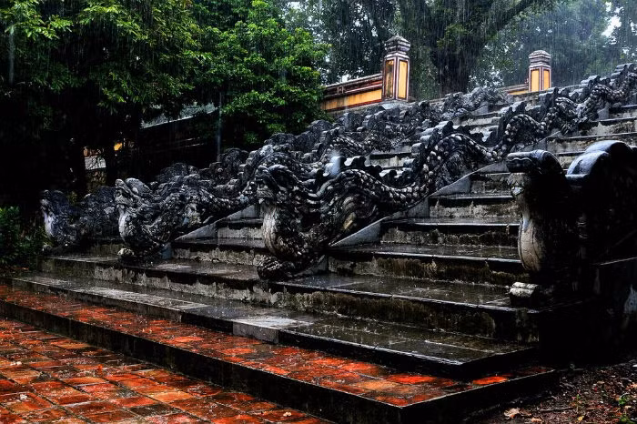 Những ngày đông thêng thang đường vắng, thưa thớt du khách tới lui hoàng cung, lăng tẩm, Huế yên bình, tĩnh tại như miền xưa cũ. Ảnh: Pham Ba Thinh.