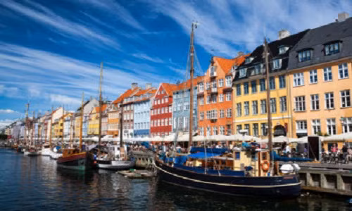 Đan Mạch. Người dân ở Đan Mạch và các nước bán đảo Scandinavia tin rằng việc cho bé ngủ ngoài trời rất tốt (đây cũng là những nước có tỷ lệ tội phạm ít nhất thế giới). Một bà mẹ có thể để con ở ngoài trong chiếc xe nôi rồi vào quán cà phê hoặc đi mua sắm. Theo họ, mỗi ngày em bé nên được ngủ ngoài trời ít nhất một tiếng.