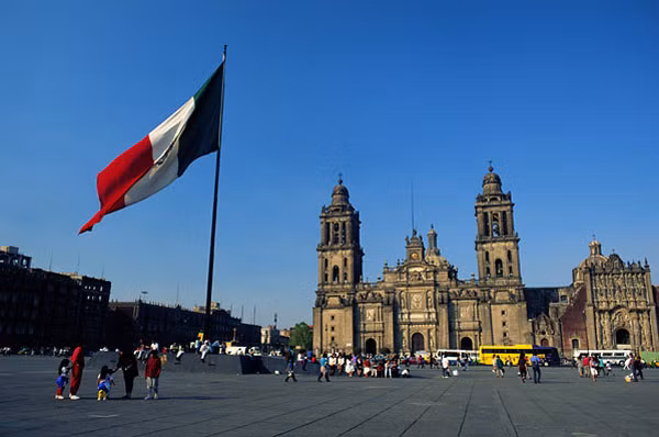 Thành phố Mexico, Mexico: Thành phố nổi tiếng của Mexico là thủ đô và là trung tâm kinh tế, chính trị, văn hóa và giao thông của cả nước. Đây là một đô thị cao nguyên cổ, nằm trên đồng bằng Jilake bên rìa cao nguyên Nam bộ Mexico, có độ cao 2.259 m so với mặt biển. Ảnh: gocnhosantruong.com.