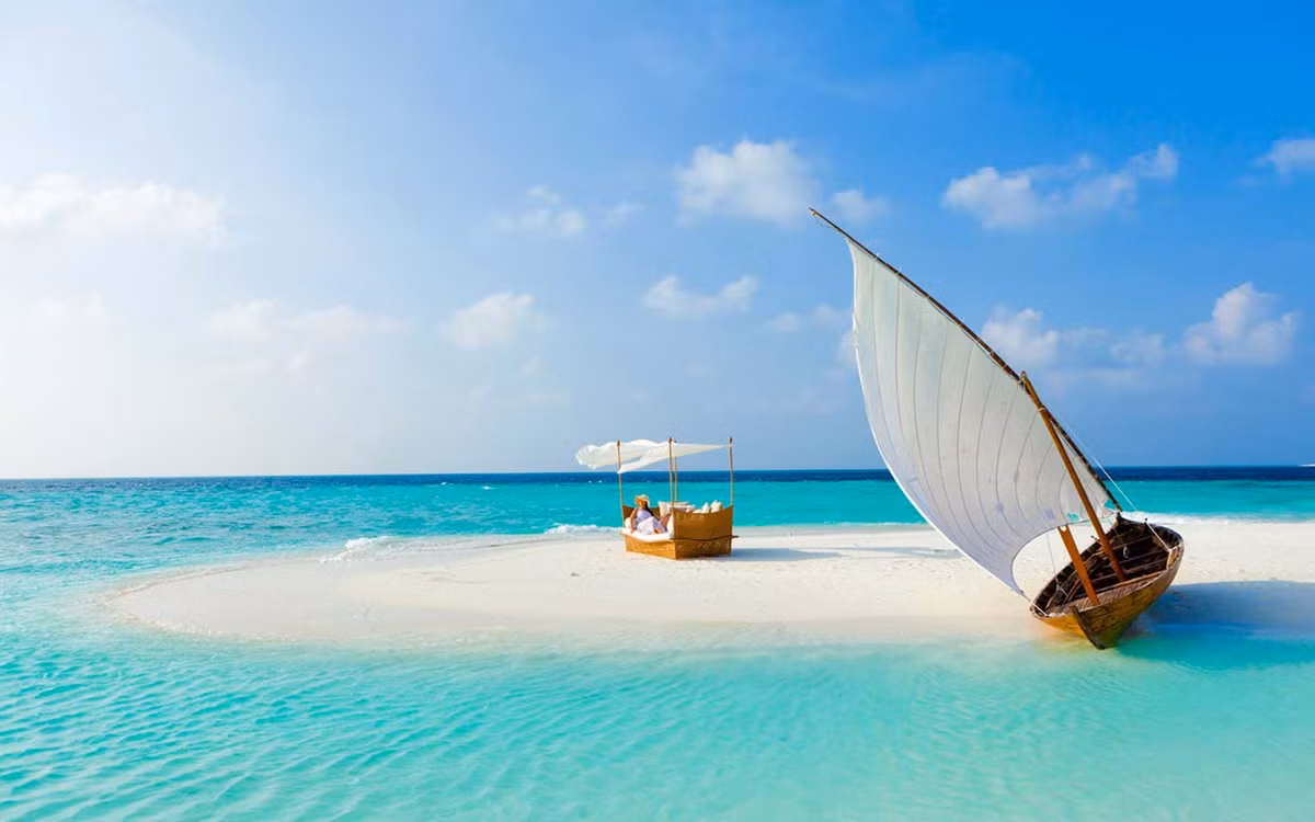 Maldives: Nhiều cặp đôi đồng tính có thể cảm thấy thoải mái khi du lịch ở địa điểm tuyệt vời này, với biển xanh và cát trắng trải dài đến tận chân trời.