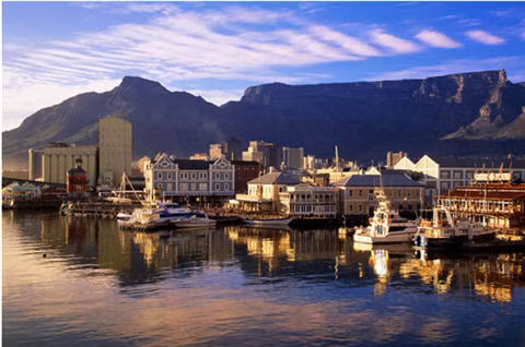 Cape Town, Nam Phi: Nam Phi là một trong 5 nước đầu tiên trên thế giới và là nước đầu tiên ở Châu Phi công nhận hôn nhân đồng tính.